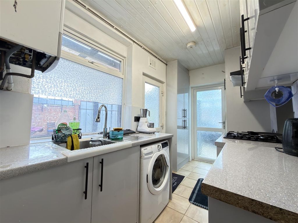 Property photo 3 of 12 Kitchen