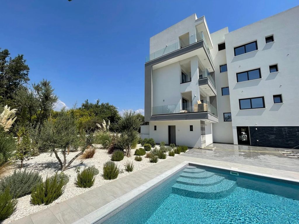 Property photo 1 of 29