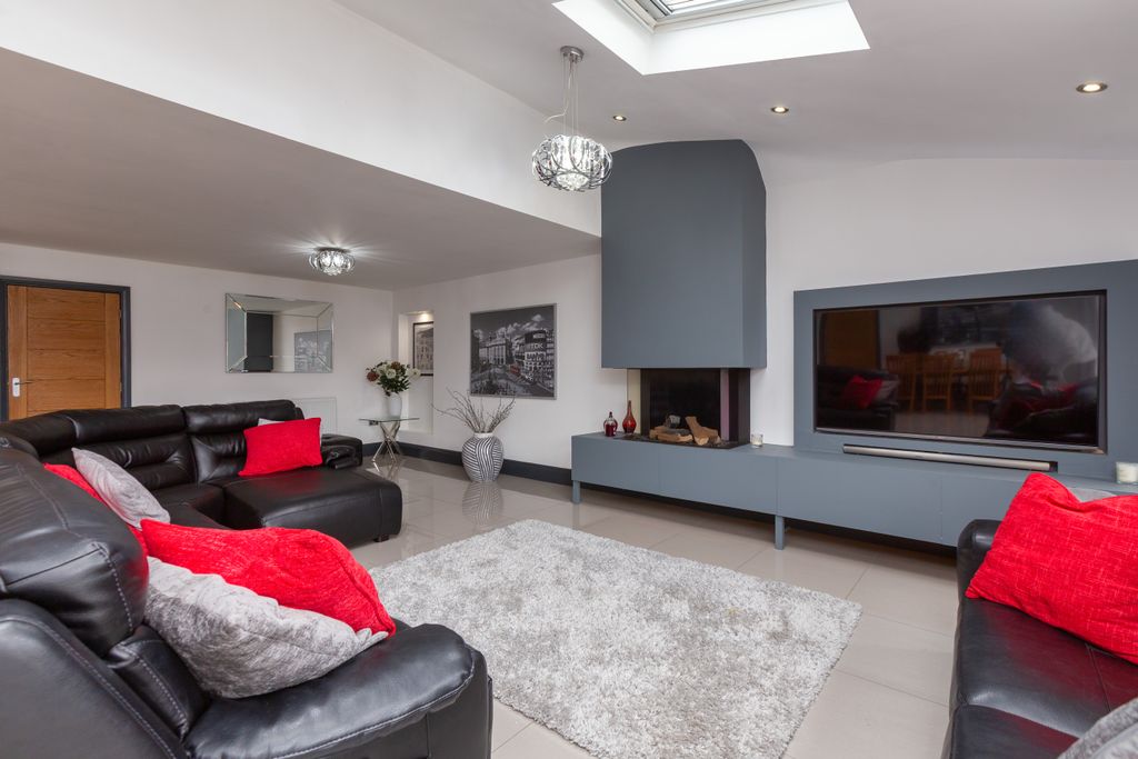 Property photo 2 of 27 17 Cottam Lane-16