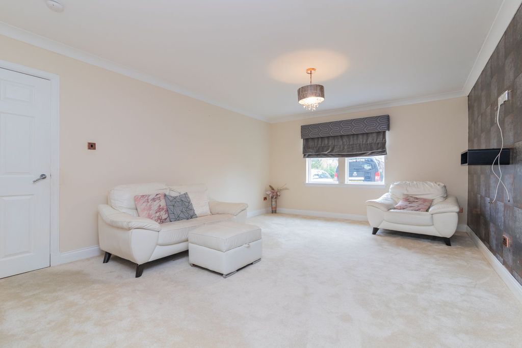 Property photo 1 of 25 Lounge