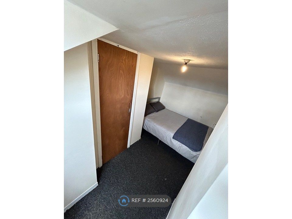 Property photo 2 of 4 Double Bedroom With Ensuite
