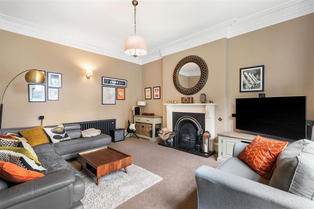 Property photo 2 of 25 Sitting Room.Jpg