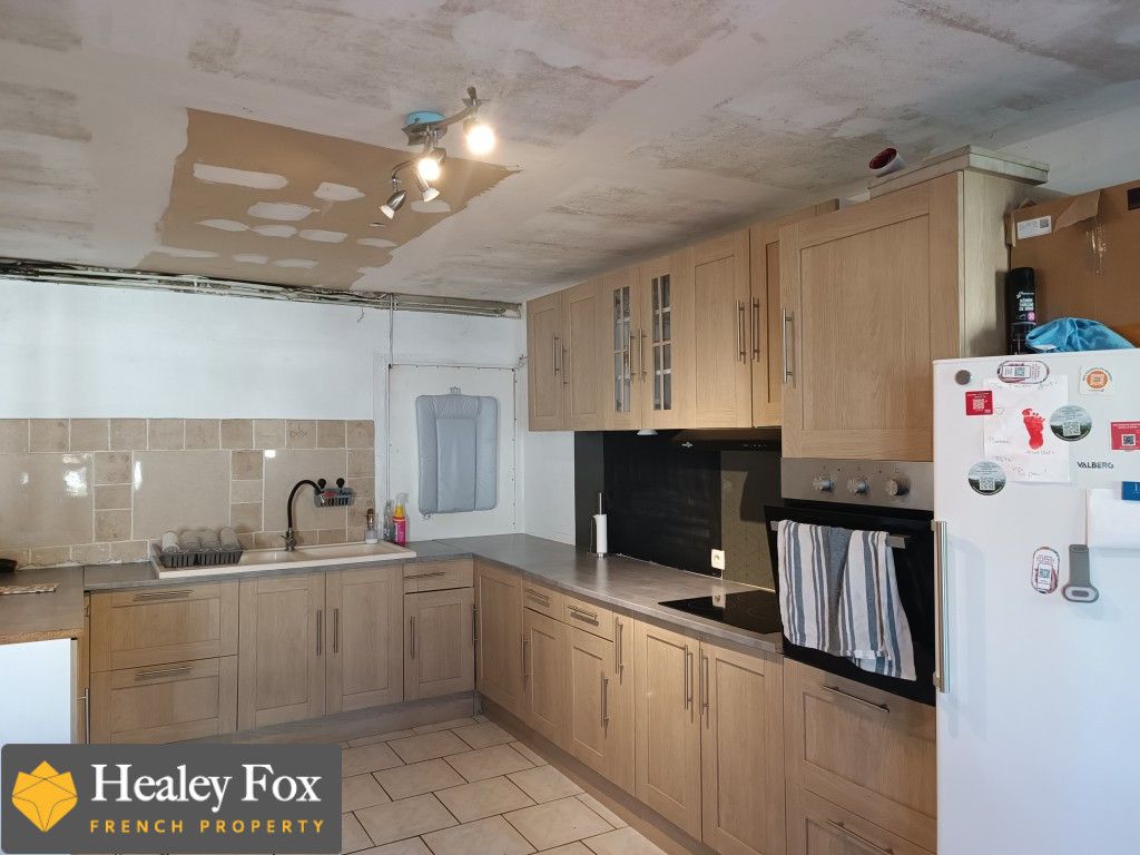 Property photo 2 of 35 2-Cuisine6A01c7860Ed40