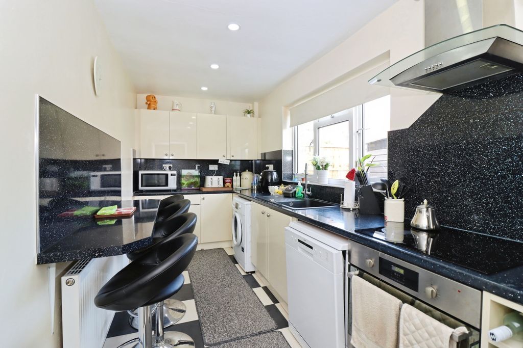 Property photo 3 of 14 Kitchen