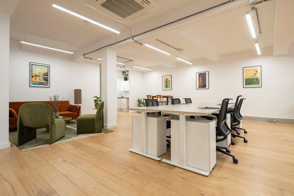 Property photo 3 of 17 Office