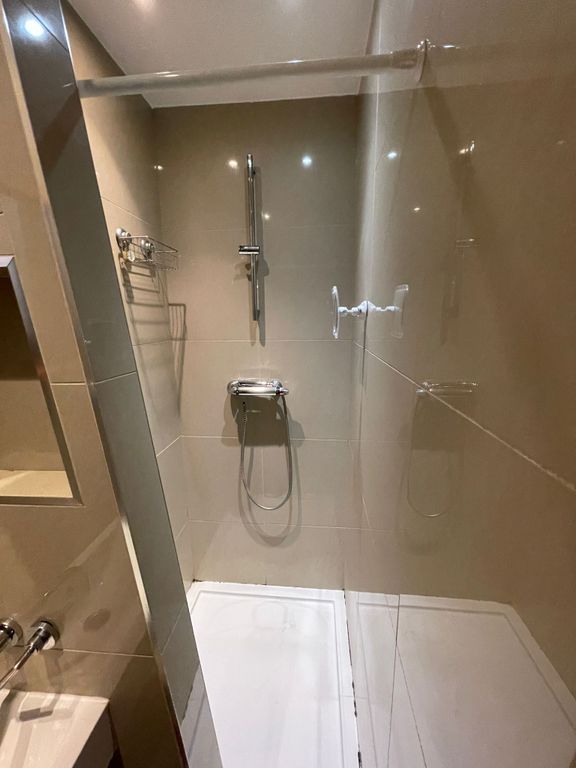 Property photo 3 of 10 Room 4 Bathroom