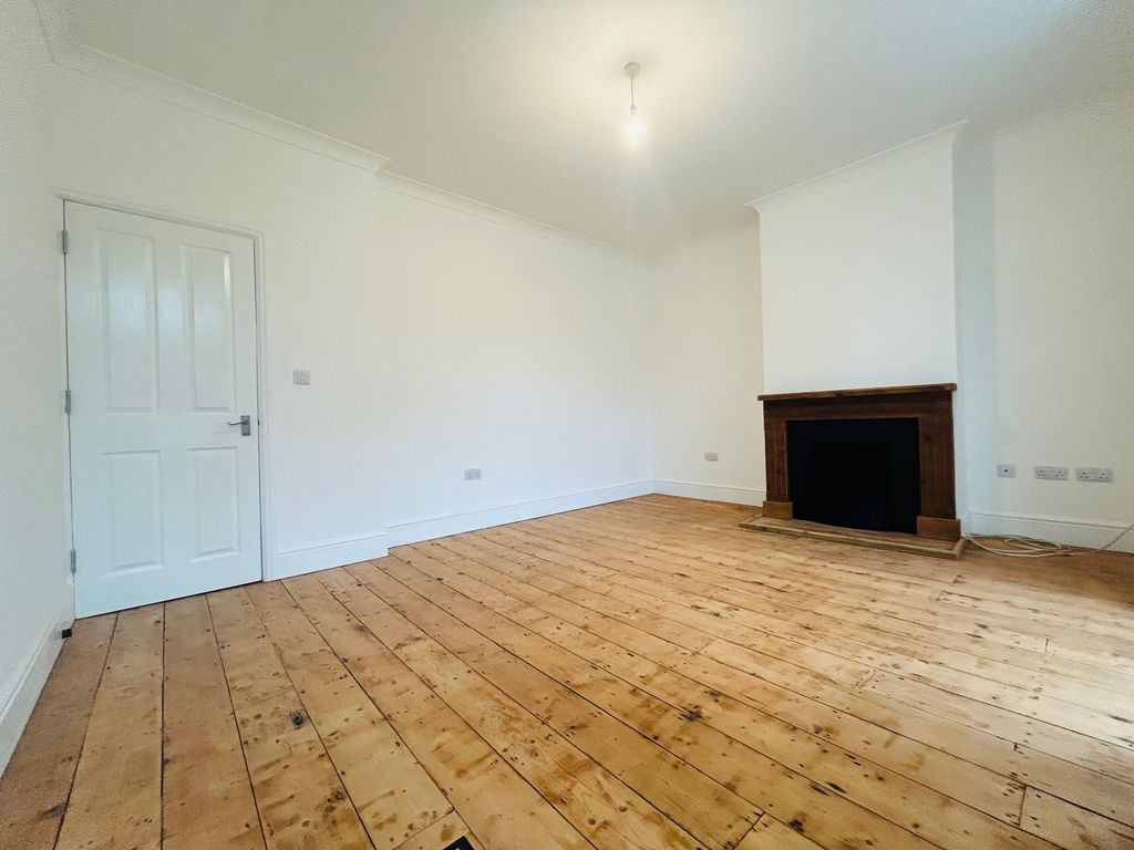 Property photo 2 of 19 Image