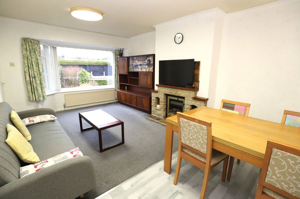 Property photo 2 of 25