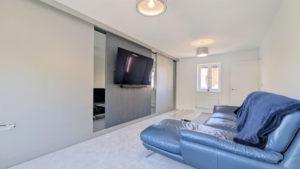 Property photo 2 of 19 Lounge
