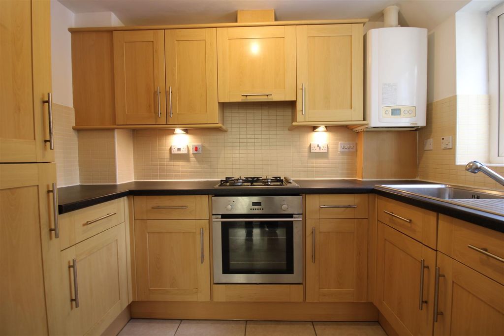 Property photo 3 of 9 Kitchen (Alto Id: 154520378)