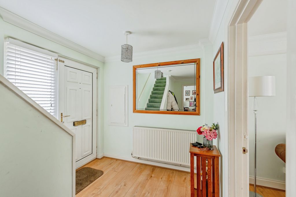 Property photo 2 of 19 Entrance Hall