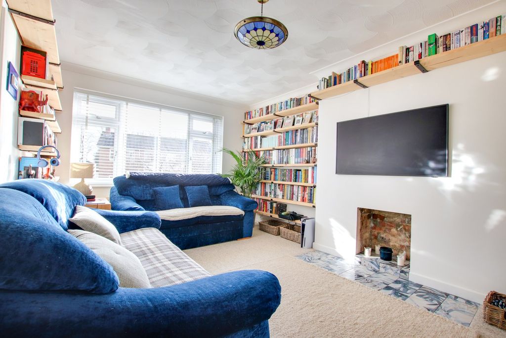 Property photo 2 of 14