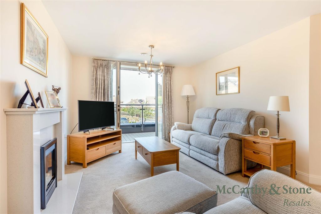 Property photo 3 of 21 8700435-Interior05.Jpg