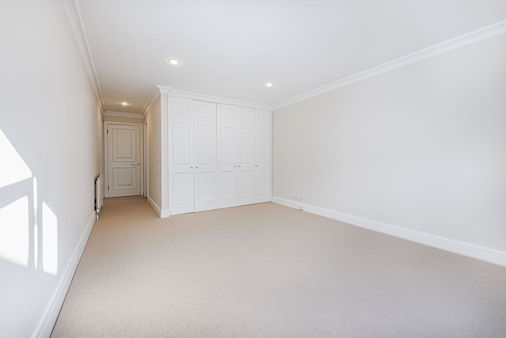 Property photo 3 of 8 40 Cranley Gardens Bed 4