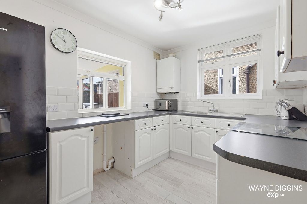 Property photo 2 of 26