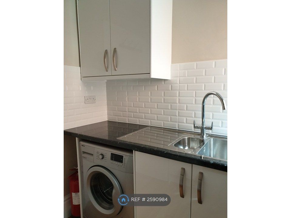 Property photo 2 of 4 Kitchen
