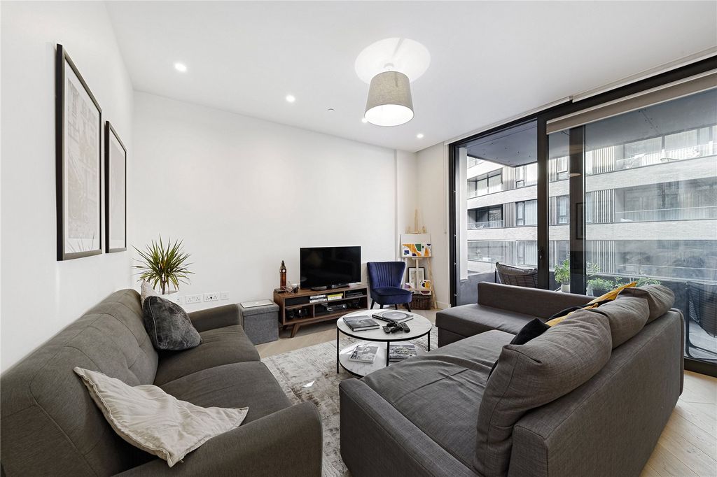 Property photo 1 of 10 Living Room