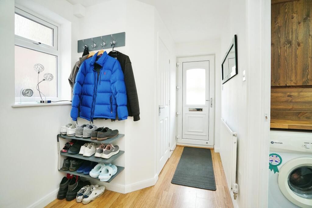 Property photo 3 of 19 Hall