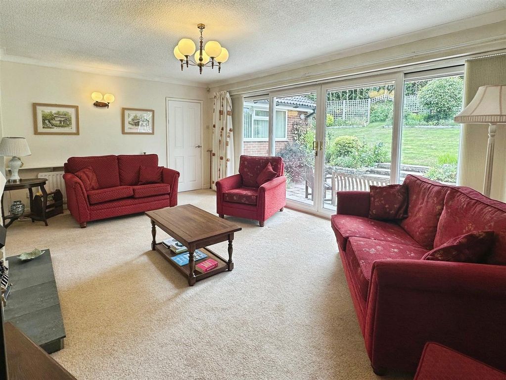 Property photo 3 of 40 Lounge