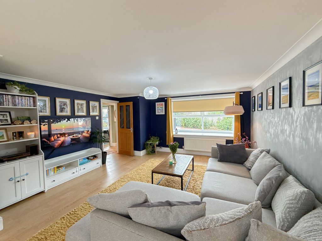 Property photo 2 of 15 Lounge