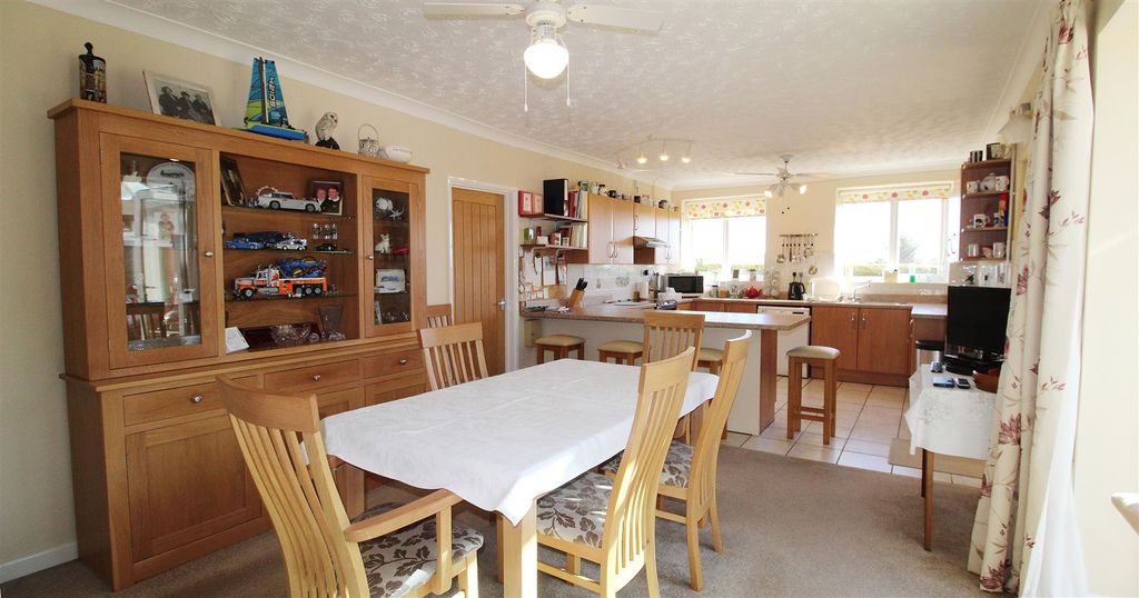 Property photo 3 of 23 Kitchen/Diner