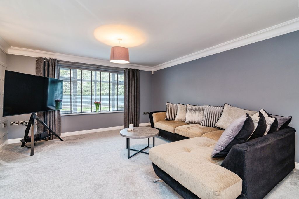 Property photo 3 of 26 Pbox-Img.Jpg