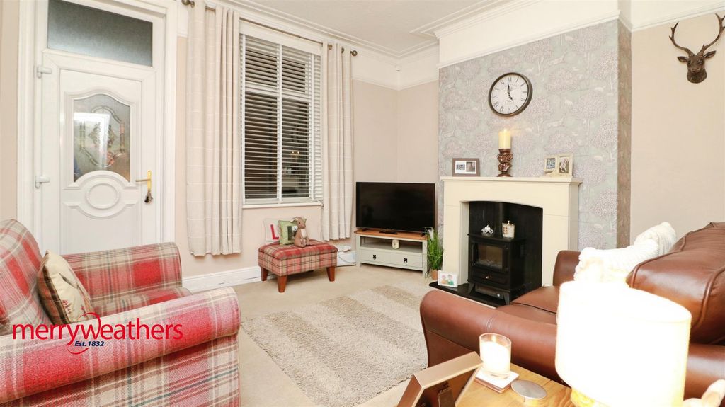 Property photo 2 of 12 Lounge