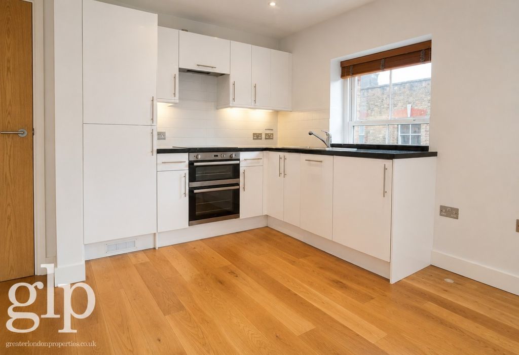 Property photo 2 of 8 966144