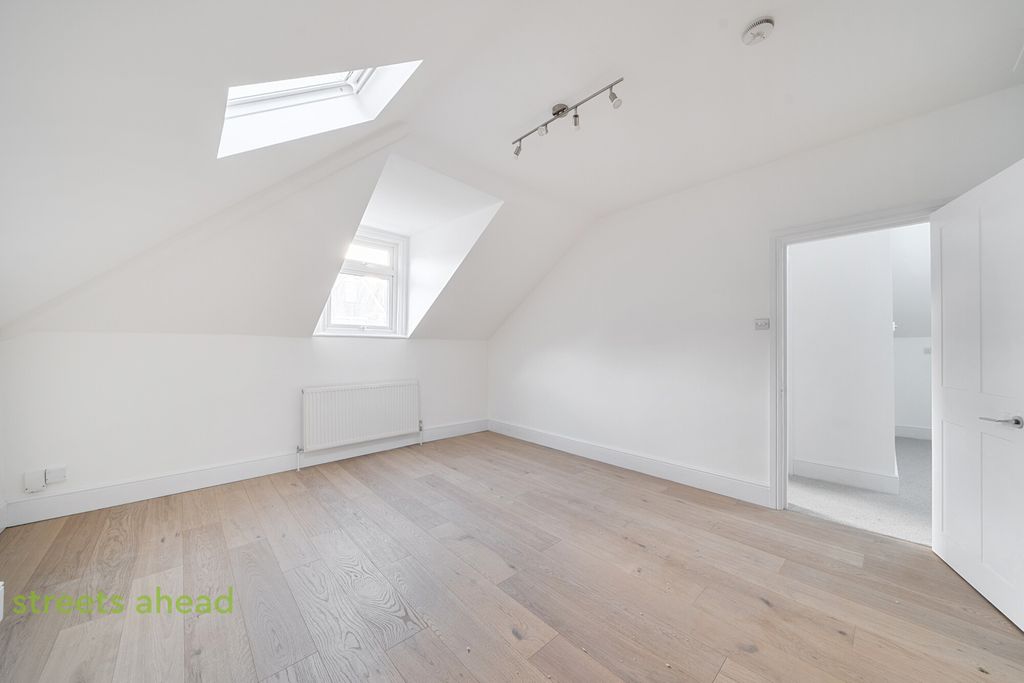 Property photo 3 of 14 Dcb6Ae85-179B-4c4...