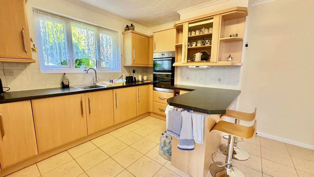 Property photo 2 of 24