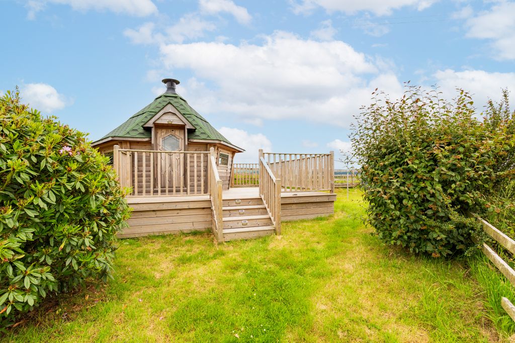 Property photo 3 of 40 Rear Garden &amp; Shepherd's Hut