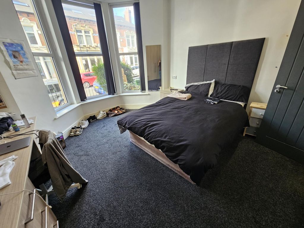 Property photo 1 of 10 A Spacious And Well-Lit Master Bedroom With A Comf...