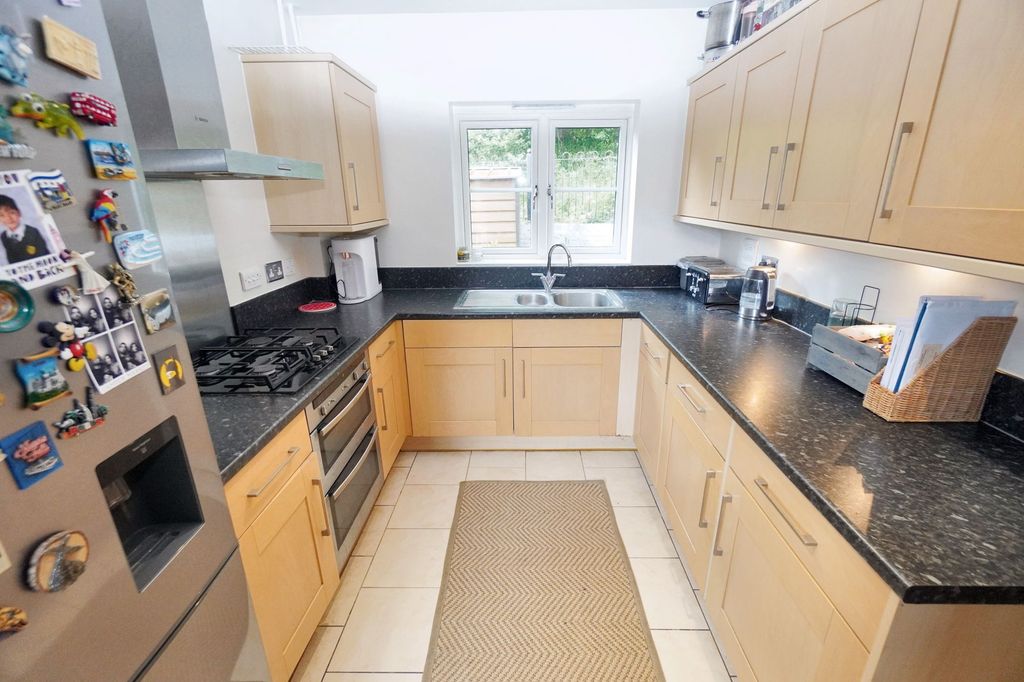 Property photo 3 of 17 Photo 8