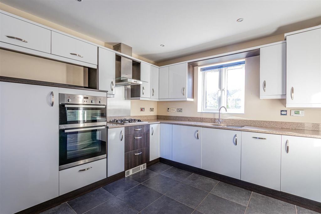 Property photo 3 of 16 Heol Wilf Wooler 16 (16 Of 19).Jpg