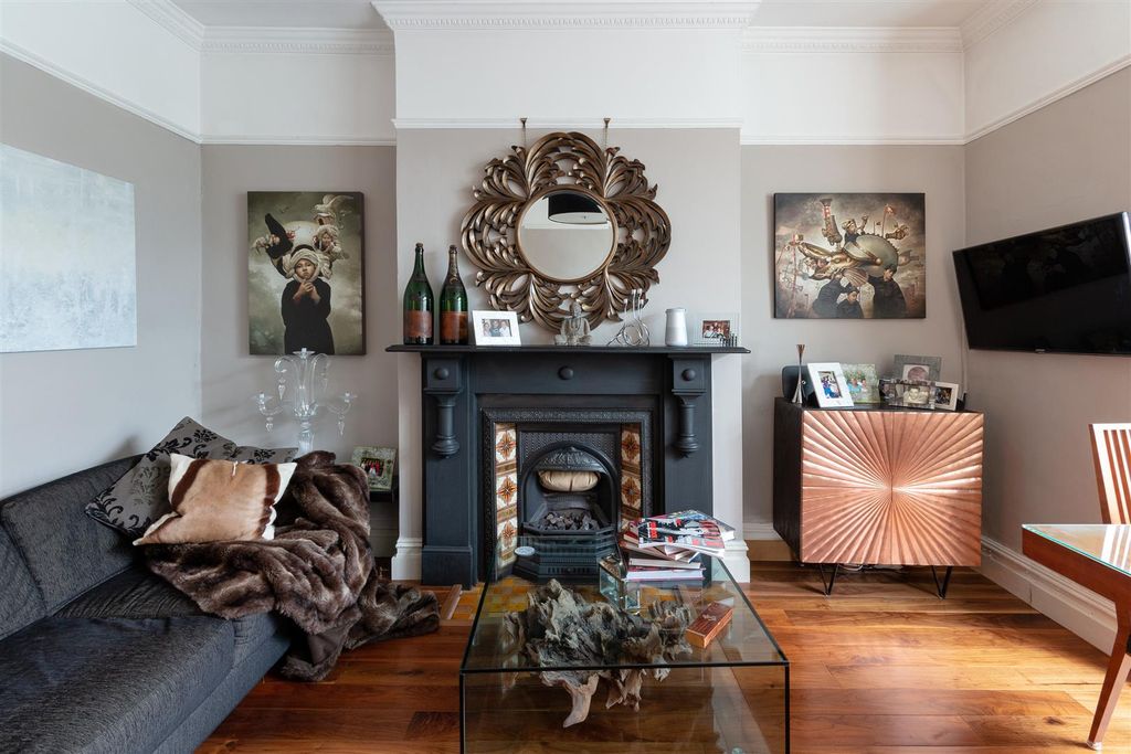 Property photo 3 of 7 Fulham Palace Road Ph1.Jpg