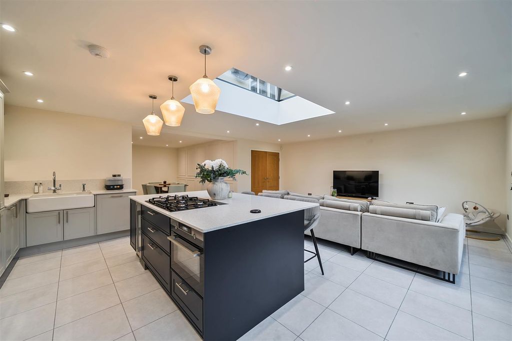 Additional image 15 of 6 bed detached house for saleOutwood Lane, Chipstead, Coulsdon CR5