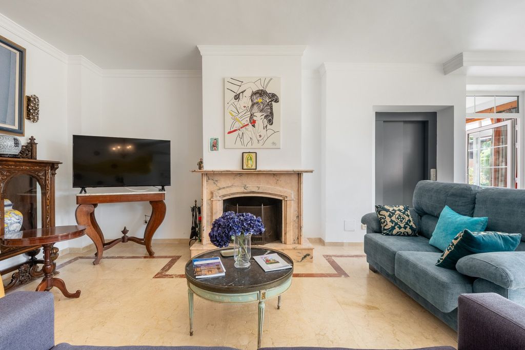 Property photo 2 of 31