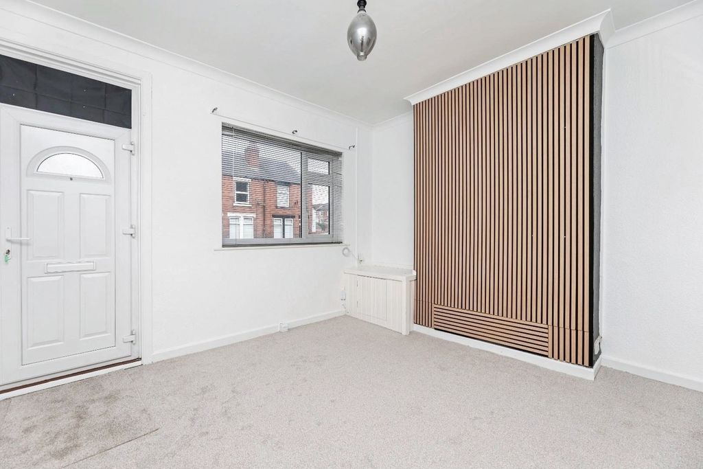 Property photo 2 of 16 Pbox-Img.Jpg