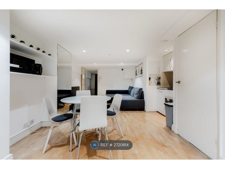 Property photo 3 of 7 Lounge