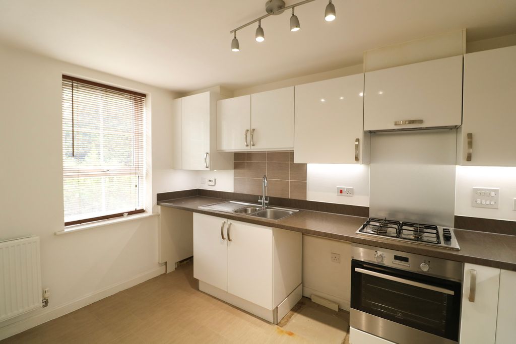 Property photo 3 of 16 Kitchen