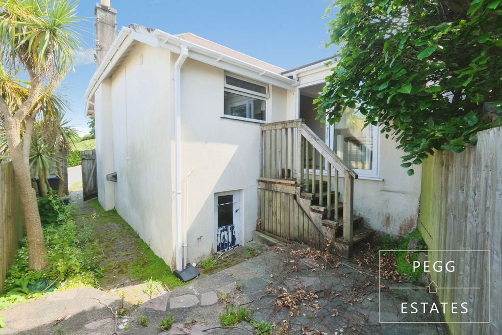 Property photo 2 of 20