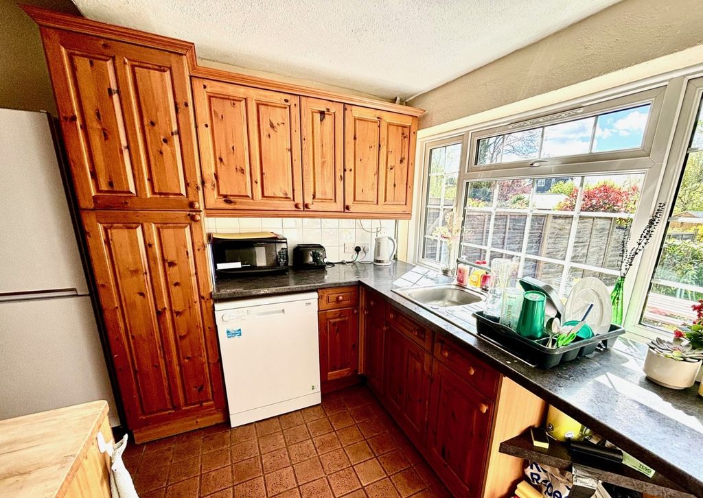 Property photo 3 of 6 Kitchen
