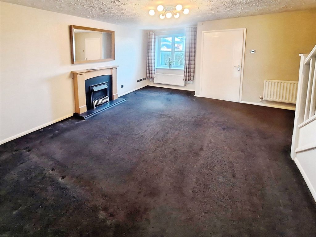 Property photo 2 of 13 Lounge