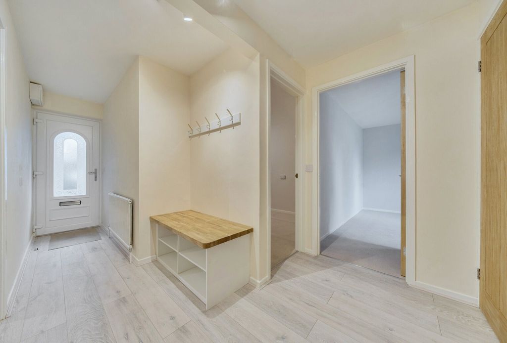 Property photo 3 of 11 1364385-7-68Ecbbe...