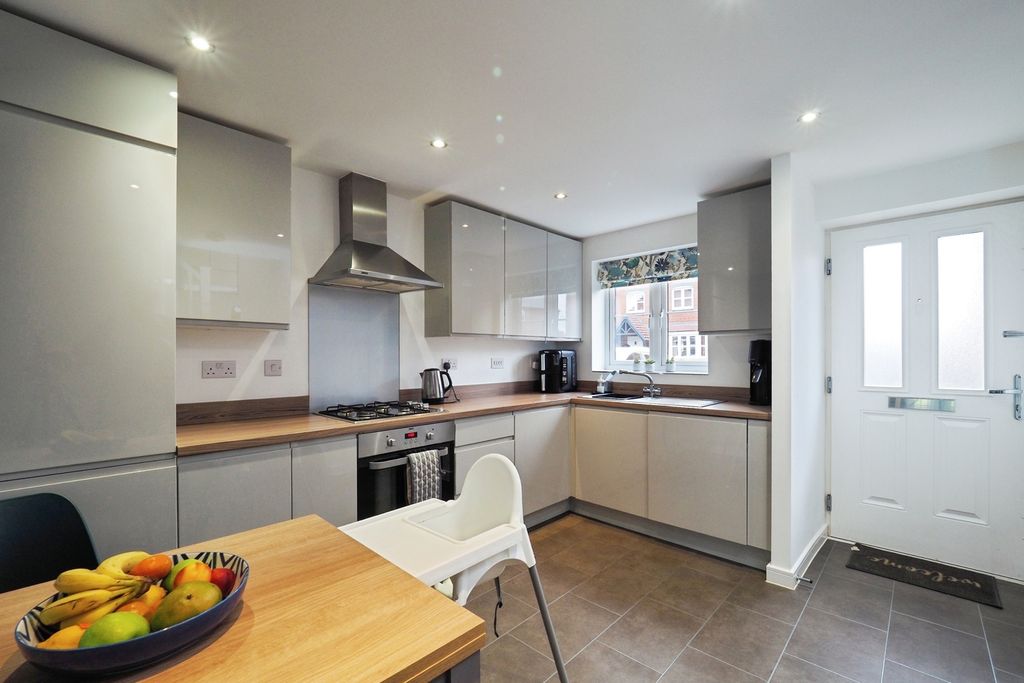 Property photo 2 of 17 Photo