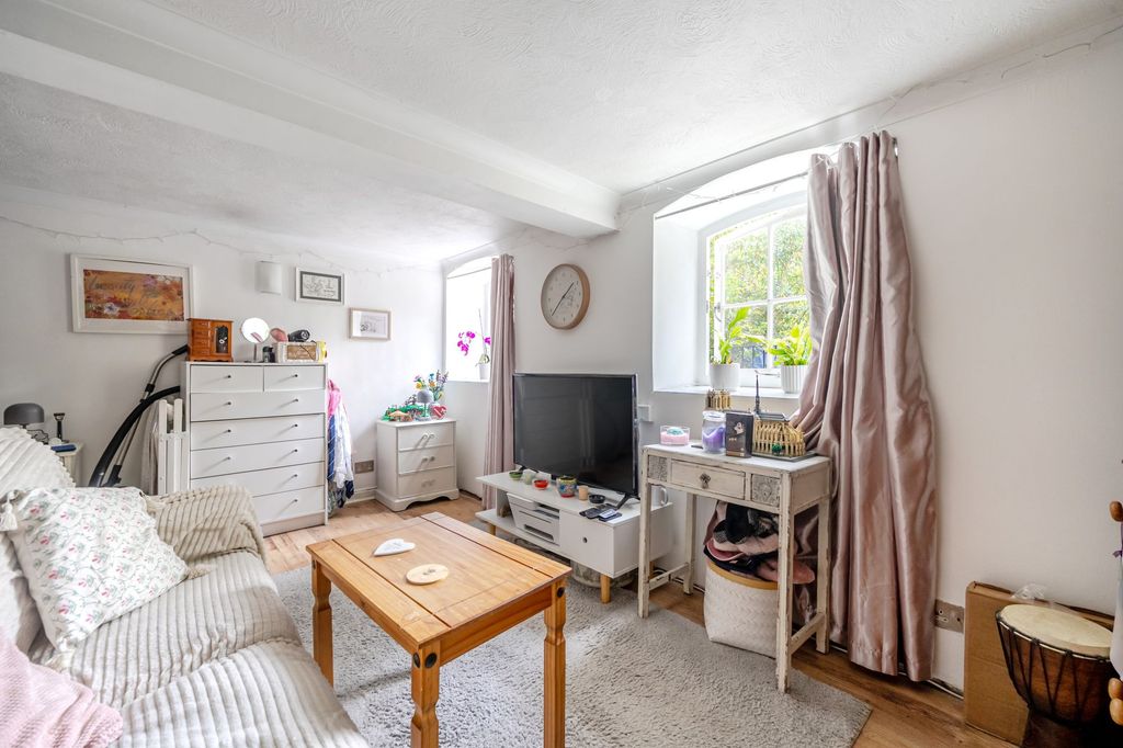 Property photo 2 of 7 Living Area