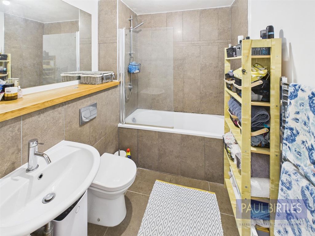 Property photo 3 of 15 Cam04378G0-Pr0242-Still003.Jpg