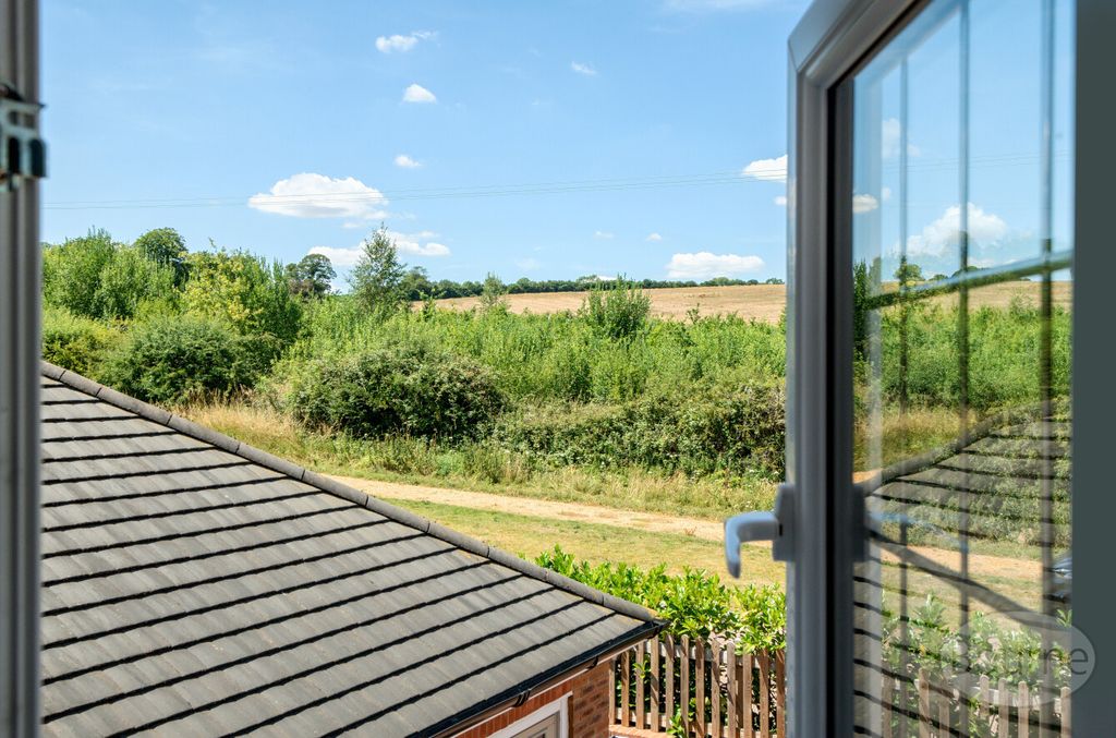 Property photo 2 of 18 779B7dcc-c712-4A9...