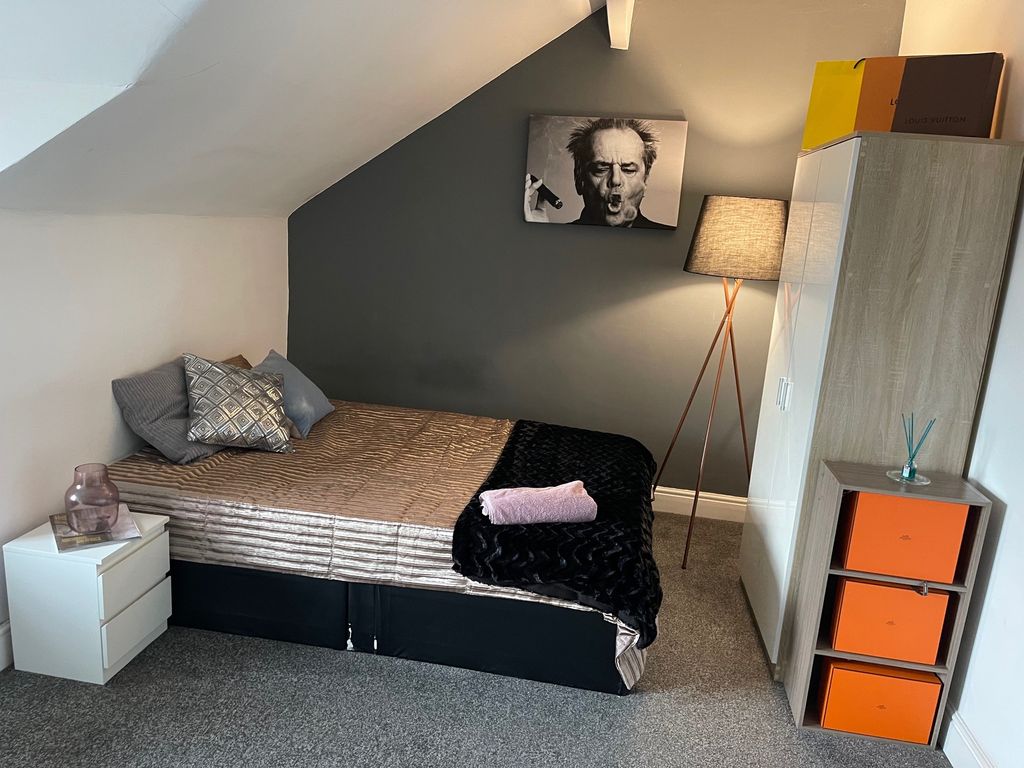 Property photo 3 of 21