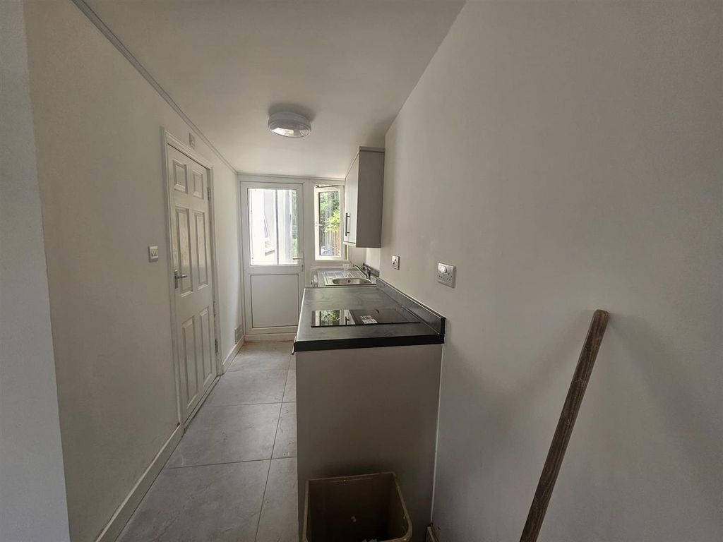 Property photo 2 of 10 Kitchen.Jpg